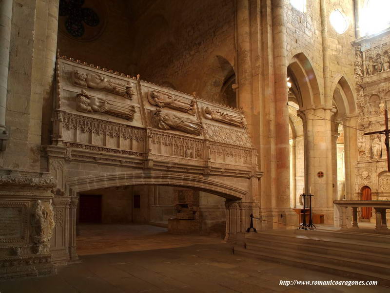 SEPULCROS REALES DEL ALA  DEL EVANGELIO 